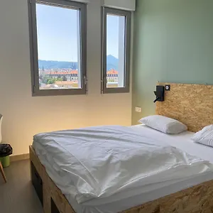 Hi , Clermont-Ferrand Frankrijk