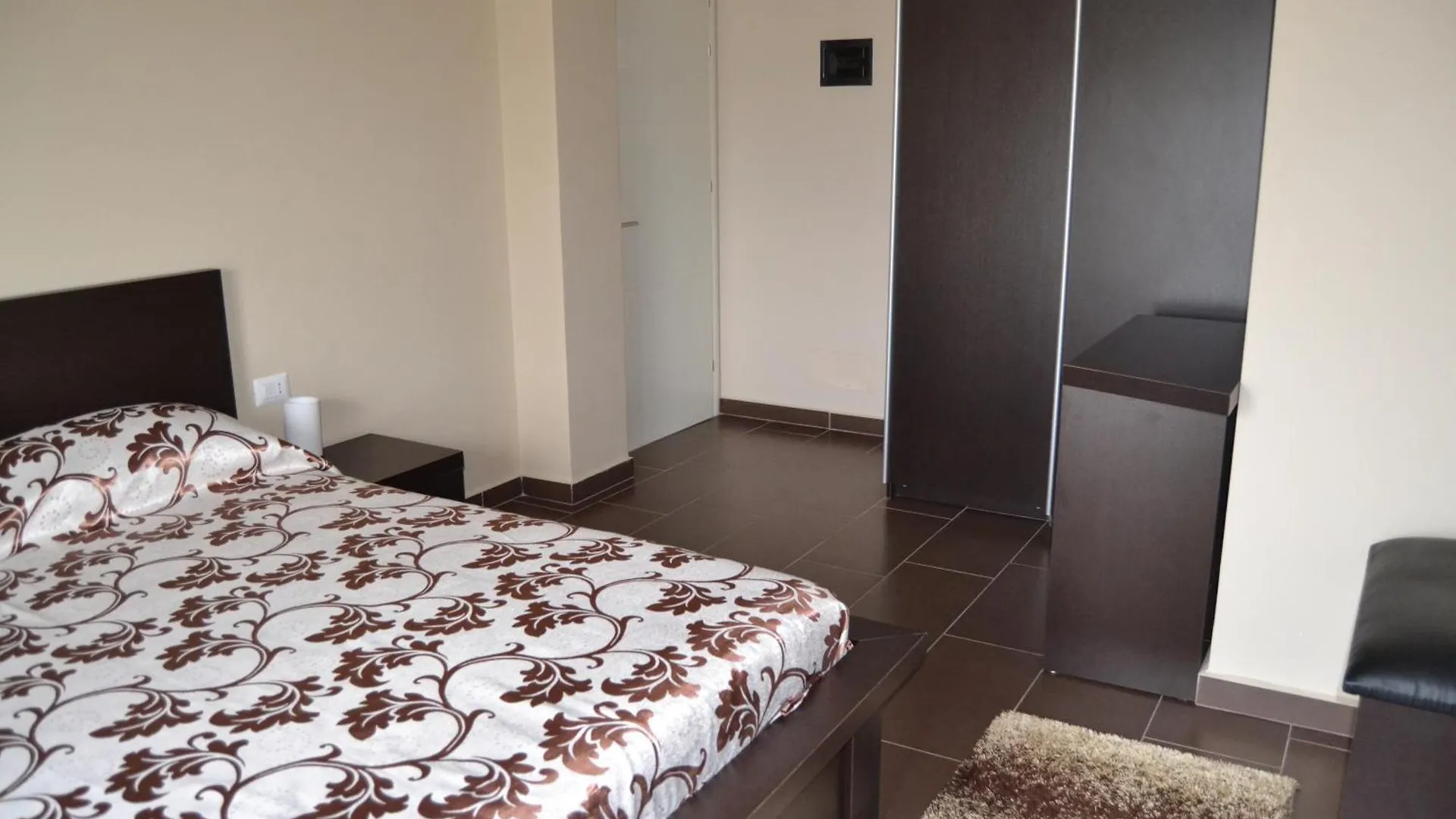 Kodra E Godenve Hotel Vile-Ballaj